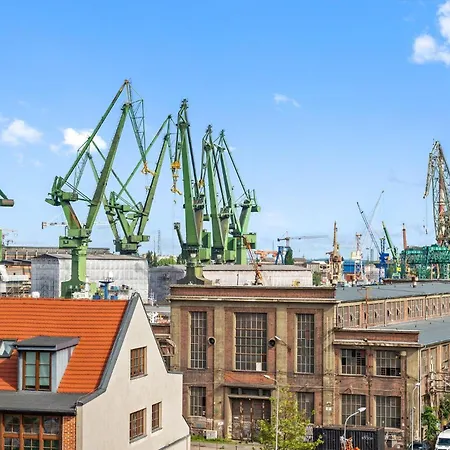 Doki Living - Foodhall & Parking By Downtown 4* Danzica