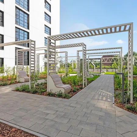 Doki Living - Foodhall & Parking By Downtown Danzica