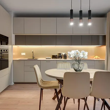 Aparthotel Doki Living - Foodhall & Parking By Downtown Danzica