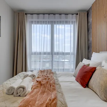 Aparthotel Doki Living - Foodhall & Parking By Downtown 4*