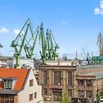 Doki Living - Foodhall & Parking By Downtown 4* Gdańsk