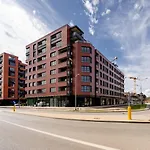 Aparthotel Doki Living - Foodhall & Parking By Downtown Gdańsk