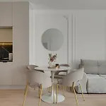 Doki Living - Foodhall & Parking By Downtown 4*