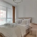Doki Living - Foodhall & Parking By Downtown Gdańsk