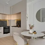 Doki Living - Foodhall & Parking By Downtown Aparthotel Gdańsk