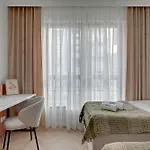Doki Living - Foodhall & Parking By Downtown 4* Gdańsk