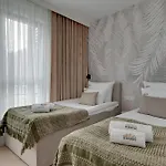 Doki Living - Foodhall & Parking By Downtown Gdańsk