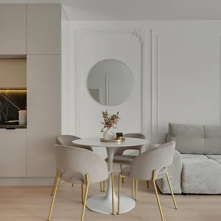 Doki Living - Foodhall & Parking By Downtown 4*