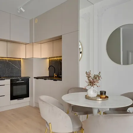 Doki Living - Foodhall & Parking By Downtown Апарт-отель Гданьск