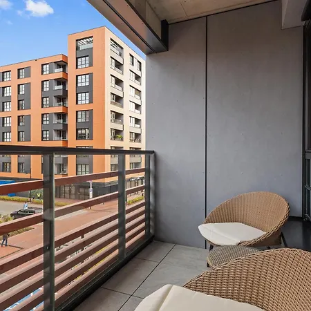 Doki Living - Foodhall & Parking By Downtown Lägenhetshotell