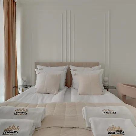 Doki Living - Foodhall & Parking By Downtown