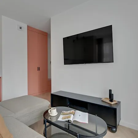 Doki Living - Foodhall & Parking By Downtown 4* Гданьск