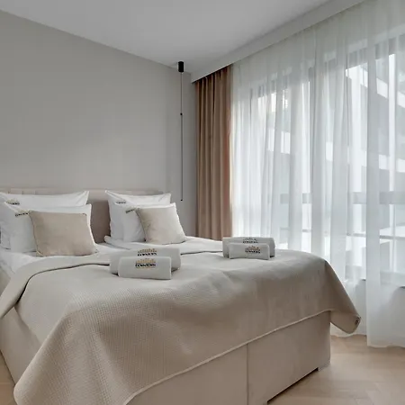 Doki Living - Foodhall & Parking By Downtown 4* Γκντανσκ