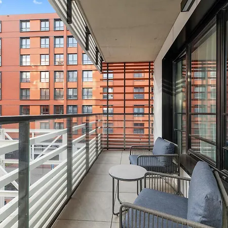 Doki Living - Foodhall & Parking By Downtown 格但斯克