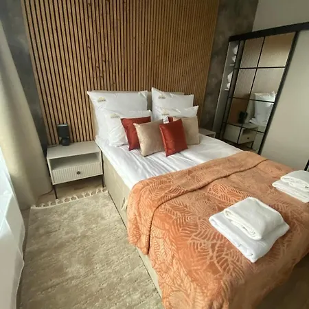 Doki Living - Foodhall & Parking By Downtown *