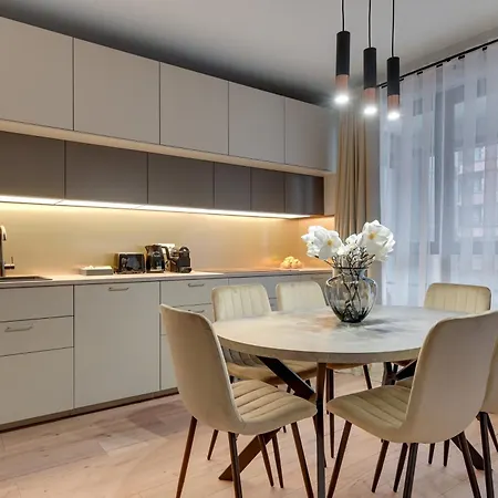 Doki Living - Foodhall & Parking By Downtown Apart Otel