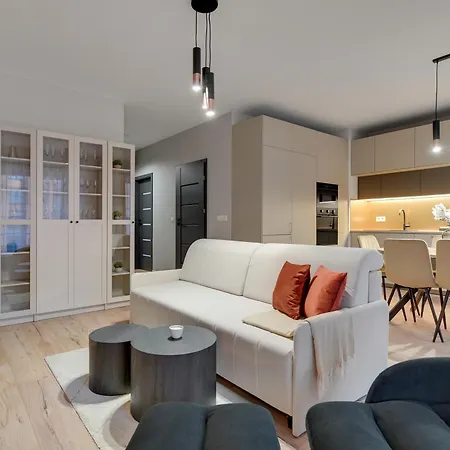 Doki Living - Foodhall & Parking By Downtown