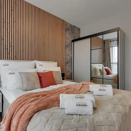 Doki Living - Foodhall & Parking By Downtown Gdansk