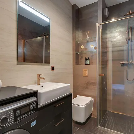 Ξενοδοχείο με διαμερίσματα Doki Living - Foodhall & Parking By Downtown 4*