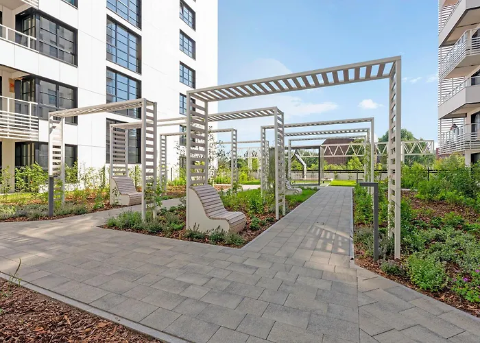 Doki Living - Foodhall & Parking By Downtown Gdansk