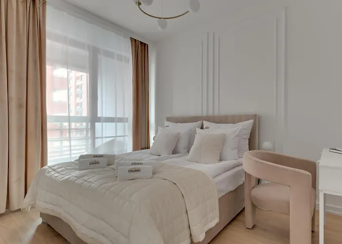 Doki Living - Foodhall & Parking By Downtown Gdansk