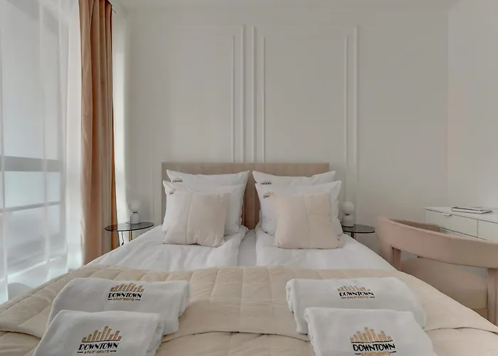 Doki Living - Foodhall & Parking By Downtown