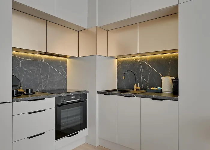 Doki Living - Foodhall & Parking By Downtown Gdansk