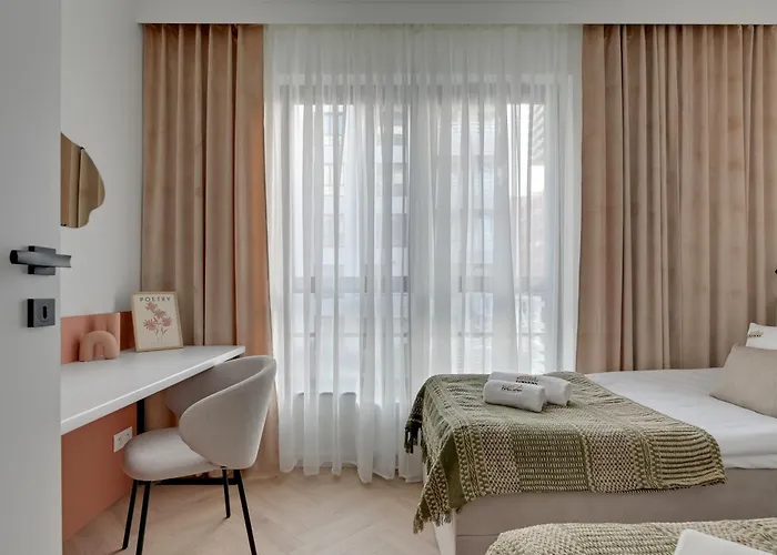 Doki Living - Foodhall & Parking By Downtown 4* Gdansk