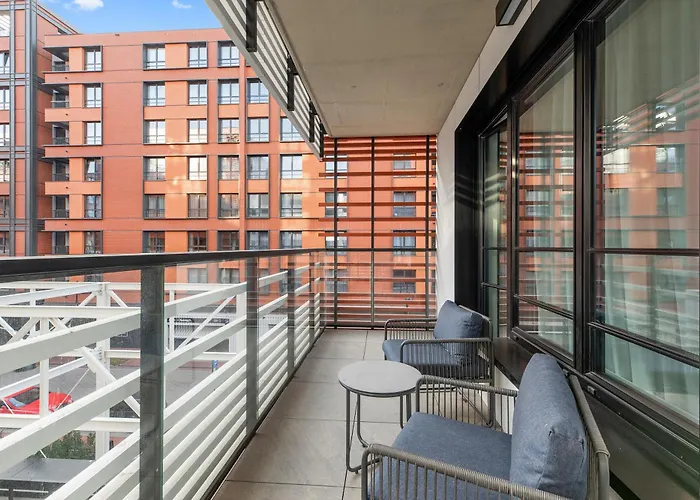 Doki Living - Foodhall & Parking By Downtown Gdansk