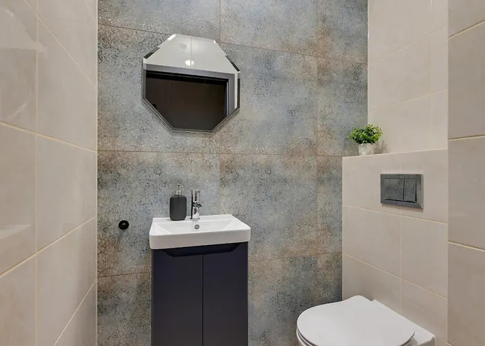 Doki Living - Foodhall & Parking By Downtown